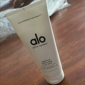 ALO Yoga Glow System Superfruit Body Lotion - Cream